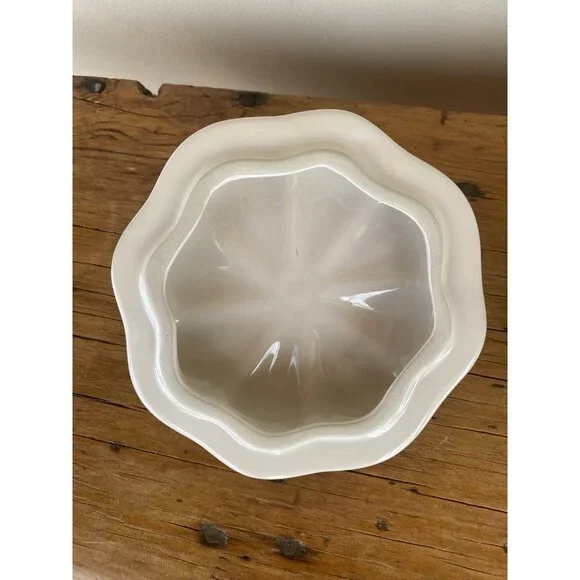 Le Creuset Mini Pumpkin Cocotte Casserole - 10 oz - Meringue - Picture 5 of 6